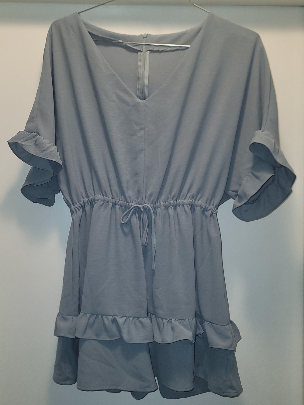 Women’s Light Blue Gray V-Neck Ruffle Tie-Waist Top L